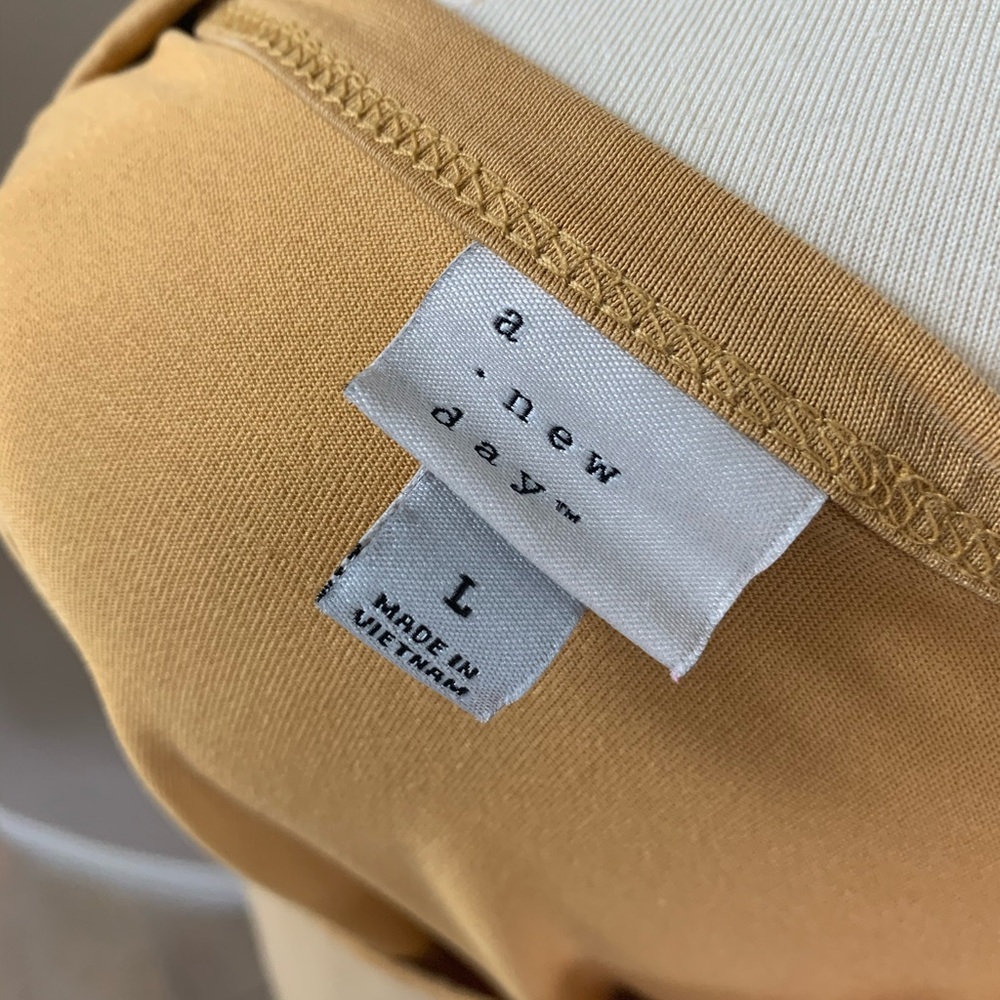 PLAIN TOP - Picture 3 of 3